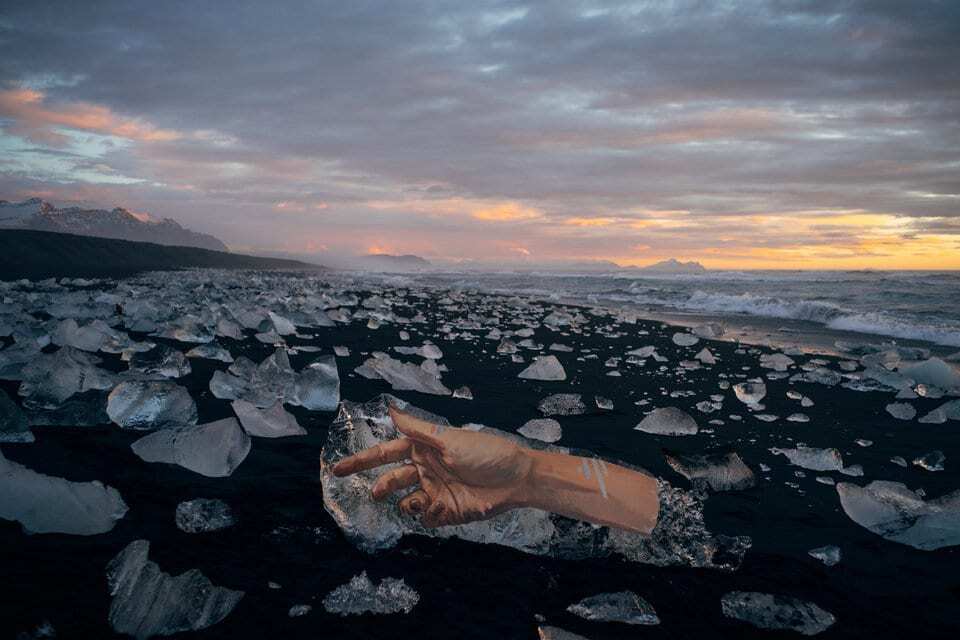 У льодах Ісландії навіки заснула "красива жінка": фотофакт