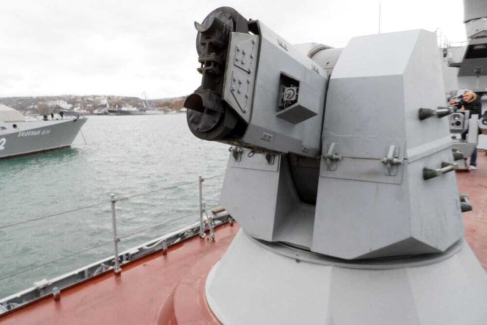 Росія зміцнила окупаційне угруповання в Криму "кораблями-невидимками"