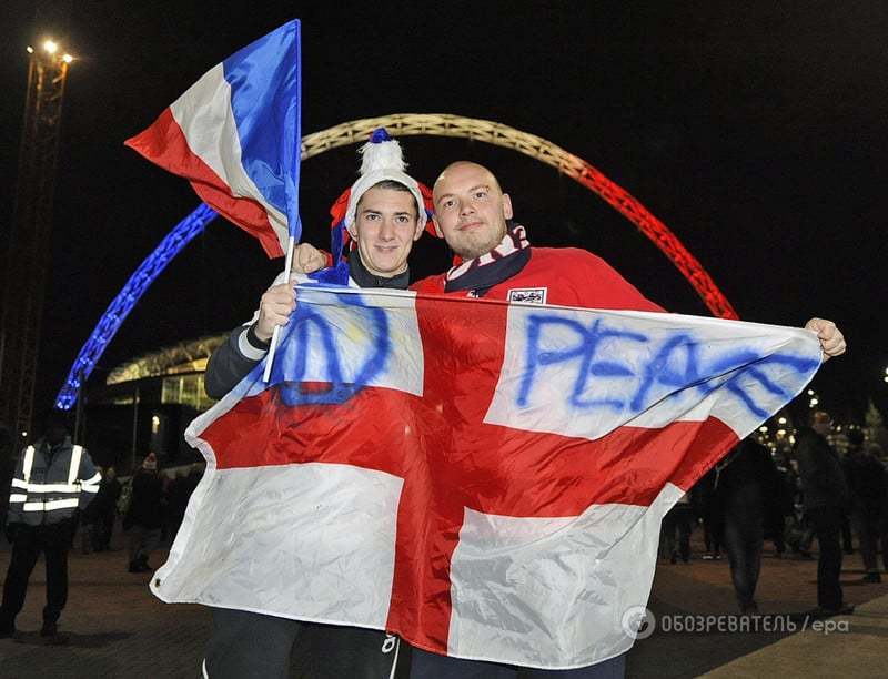 В Англії фанати влаштували грандіозний перфоманс на підтримку Франції: зворушливе відео