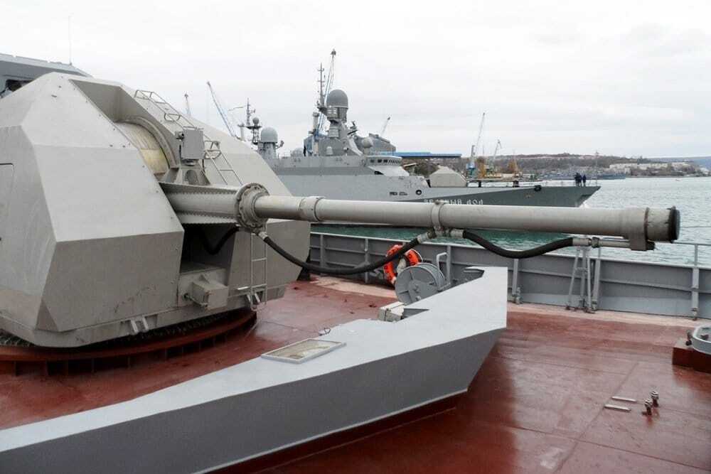 Россия укрепила оккупационную группировку в Крыму "кораблями-невидимками"