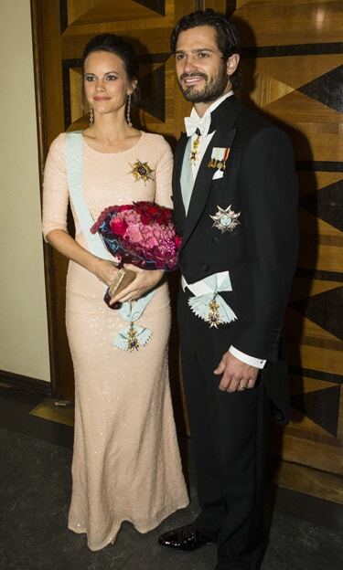 Скромные монархи: принцесса Швеции поразила платьем за 143 доллара