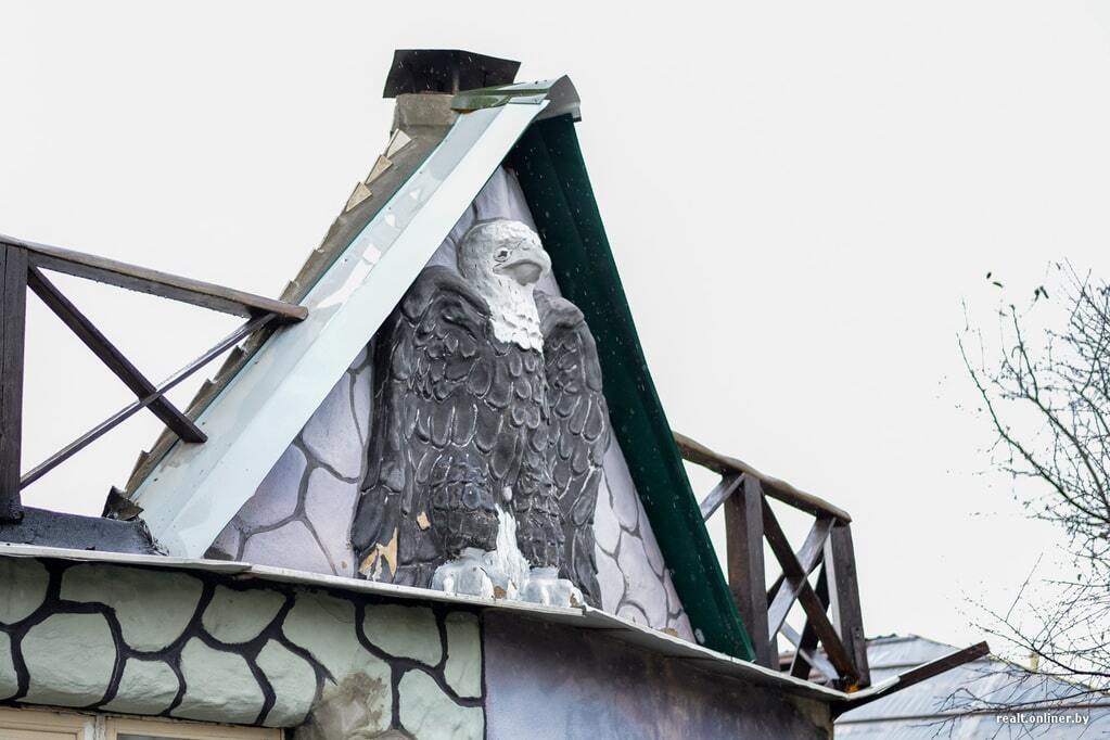 Белорус выстроил на даче восьмиметрового сфинкса