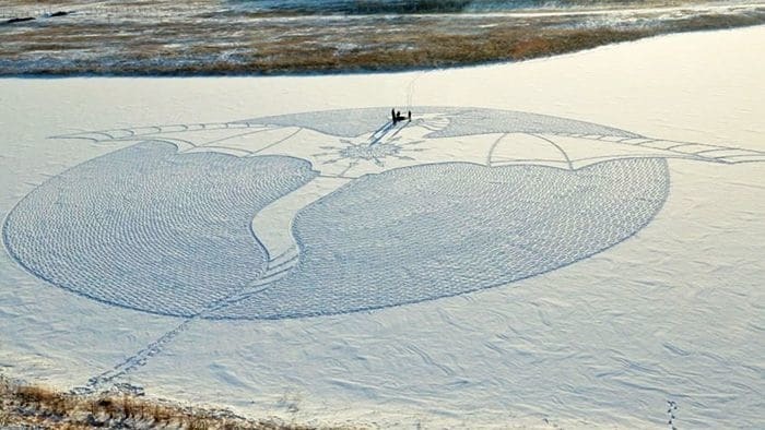 Гігантські візерунки на снігу: художник створив шедевр у Сибіру