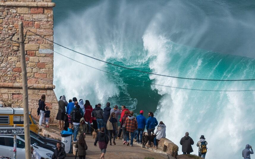 Міць води: смертоносні хвилі океану, які підкорилися людині