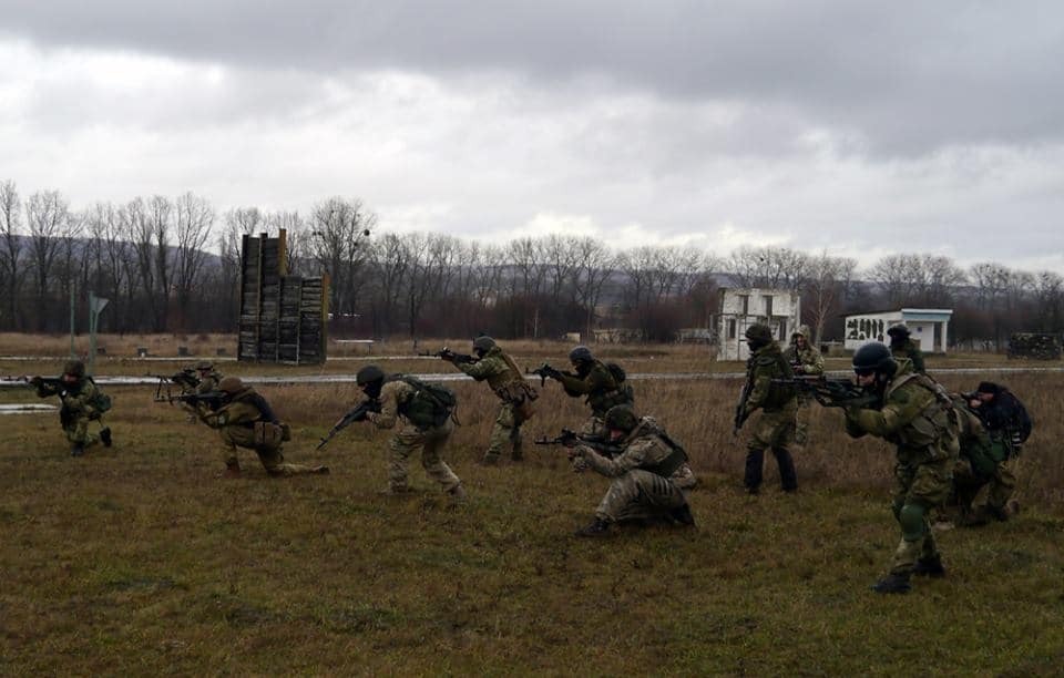 Елітні тіні: Міноборони похвалилося українськими "коммандос". Фоторепортаж