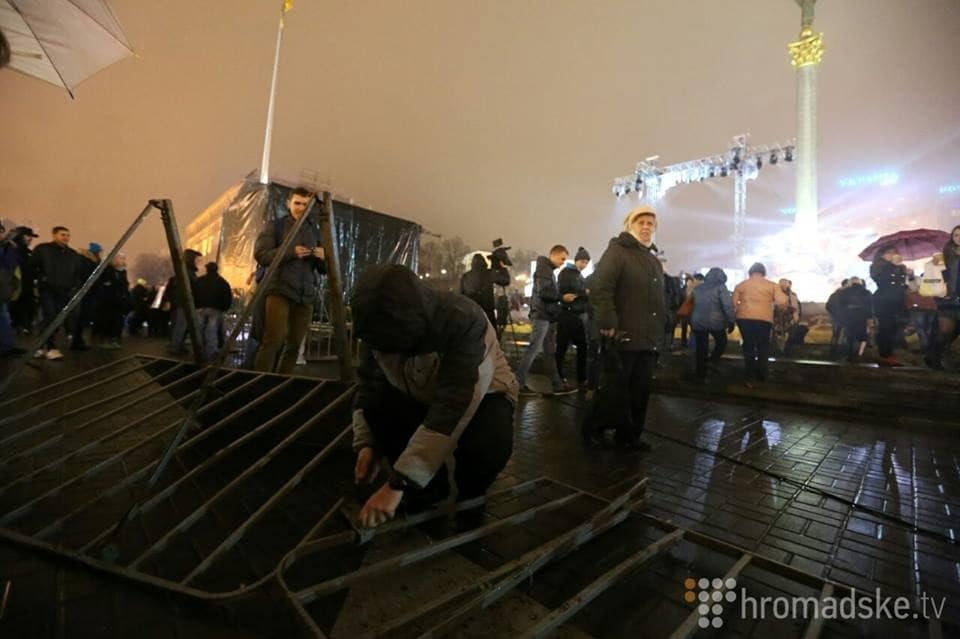 "Танці на кістках": концерт на Майдані Незалежності почався з криків "Ганьба!"