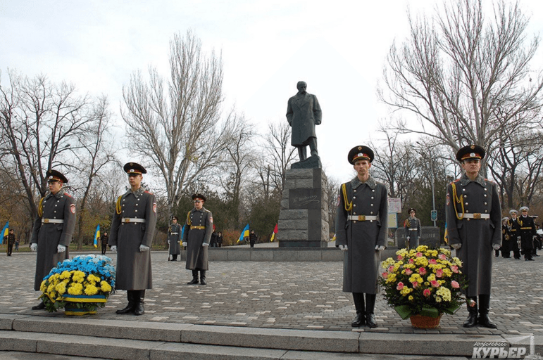 Україна і світ відзначають День Гідності і Свободи: фоторепортаж