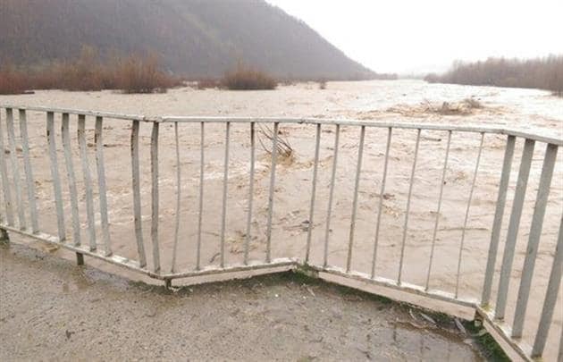 Потоп на Закарпатье: селевые потоки и оползни заблокировали движение транпорта