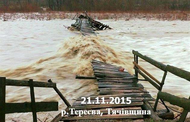 Потоп на Закарпатье: селевые потоки и оползни заблокировали движение транпорта
