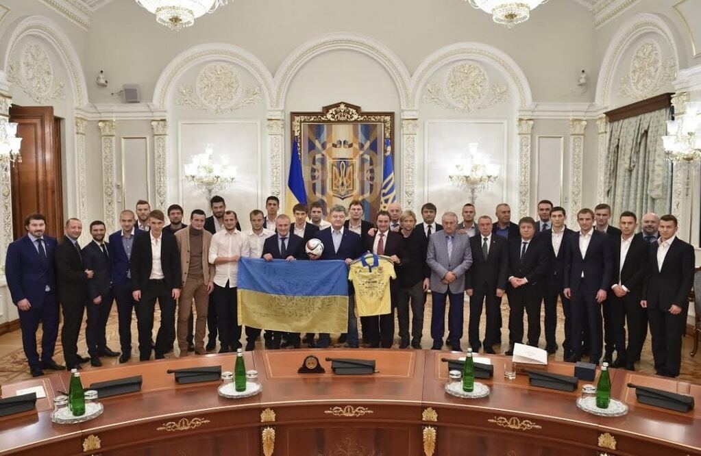 Порошенко встретился с футболистами сборной Украины