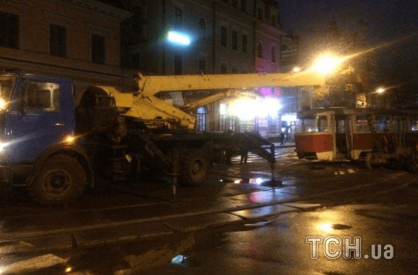 В Киеве трамвай "потерял" собственные колеса: опубликованы фото