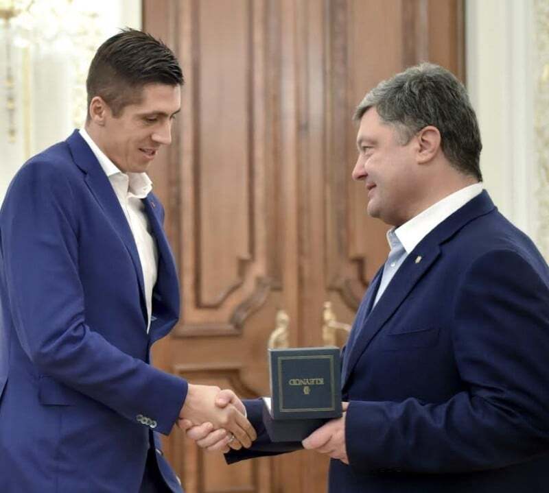 Порошенко встретился с футболистами сборной Украины