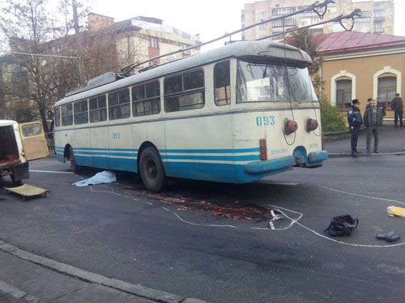 У Рівному тролейбус проїхався по пенсіонерці