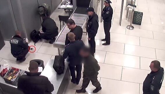 У київському аеропорту затримали пасажира з гранатою