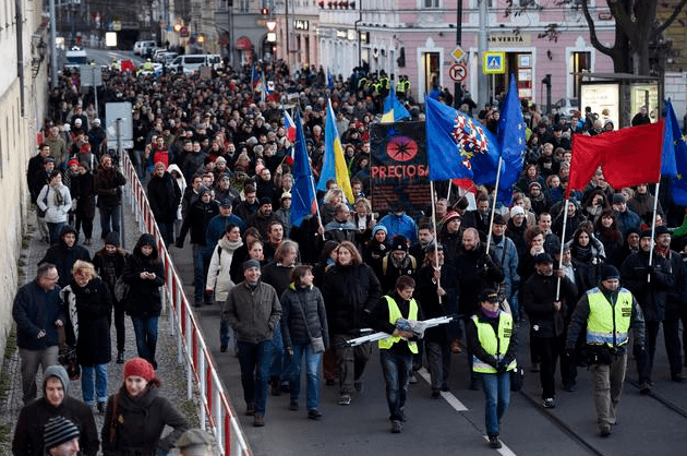 Прага "вибухнула" демонстрацією за відставку пропутінського Земана: фотофакт