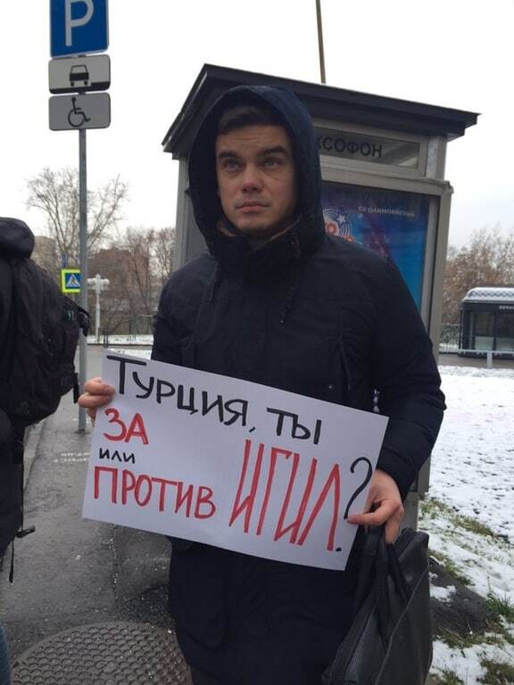 "Відплата неминуча": росіяни вийшли на пікет до посольства Туреччини