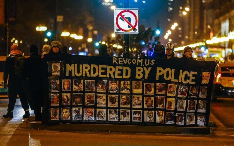 В Чикаго разгорелся бунт после убийства темнокожего подростка: фоторепортаж 