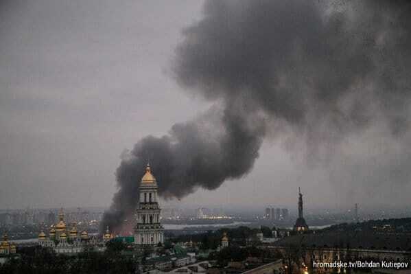 В Киеве произошел масштабный пожар: все подробности, фото и видео