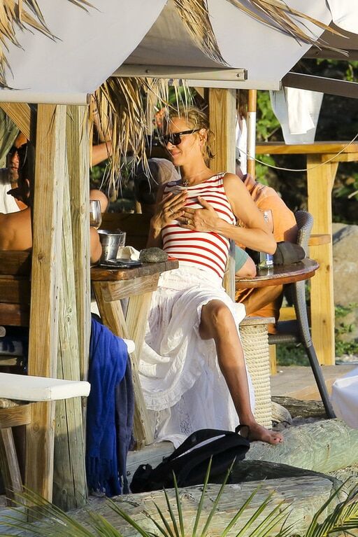 45-летняя Ума Турман показала фигуру в купальнике: фото актрисы с курорта