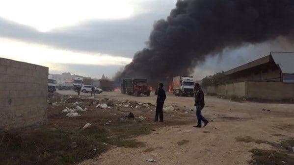 На границе Турции и Сирии разбомбили гумконвой: повстанцы обвинили ВВС России
