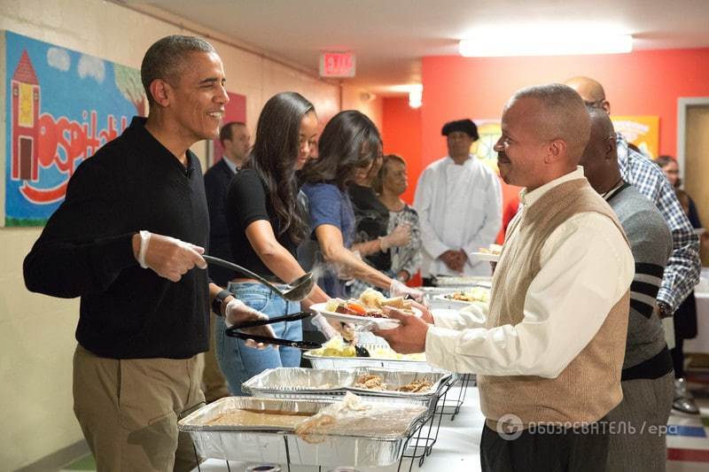 Обошлись без лопаты: Обама с семьей накормил обедом бездомных