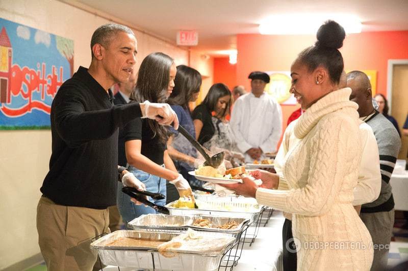 Обошлись без лопаты: Обама с семьей накормил обедом бездомных