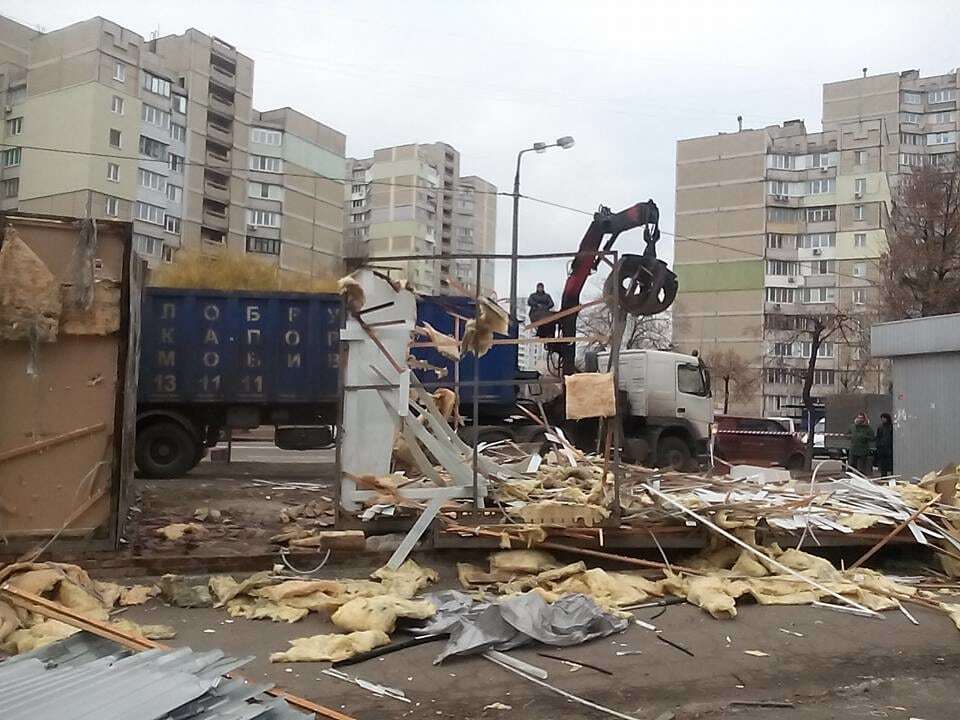 В Киеве демонтировали "улицу МАФов": фотофакт