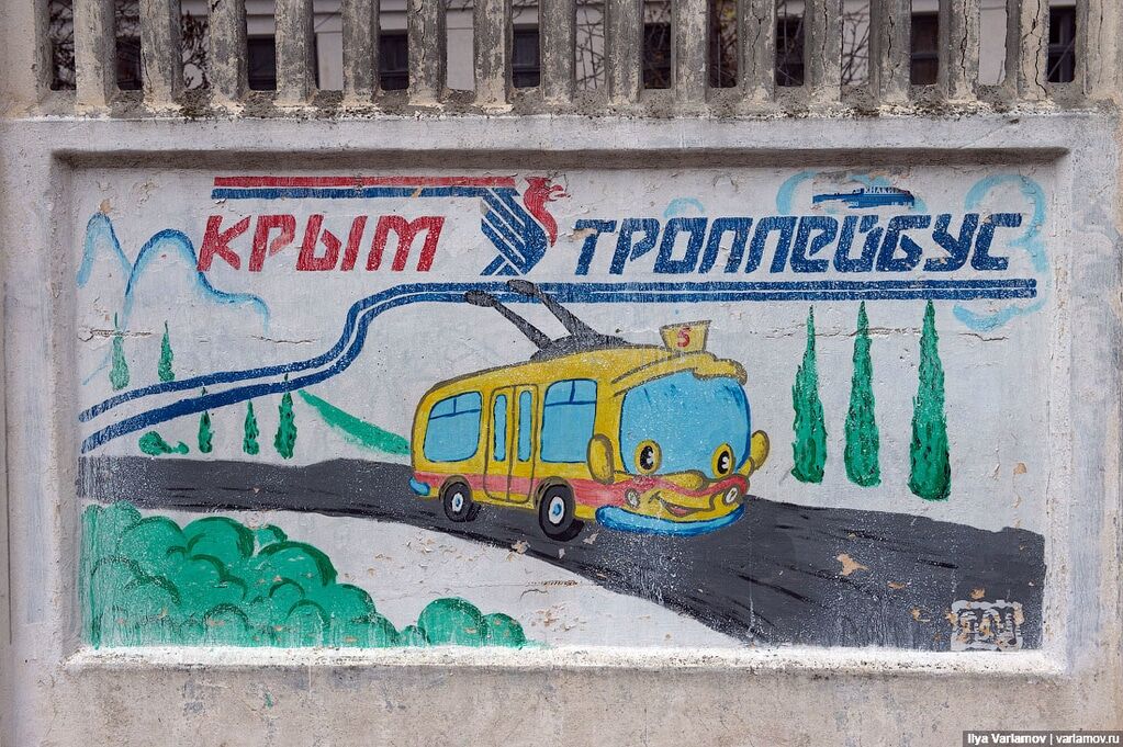 Кримський блекаут: бензин зник, свічки подорожчали, продукти зіпсувалися