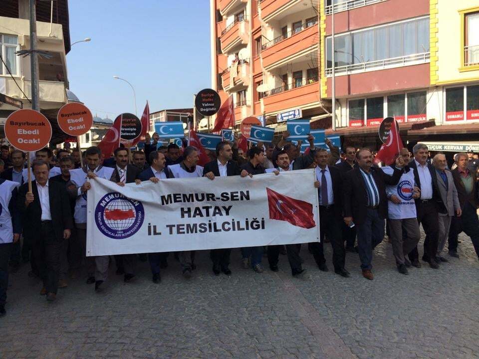 "Мы против Путина": в Турции митинговали против российской агрессии