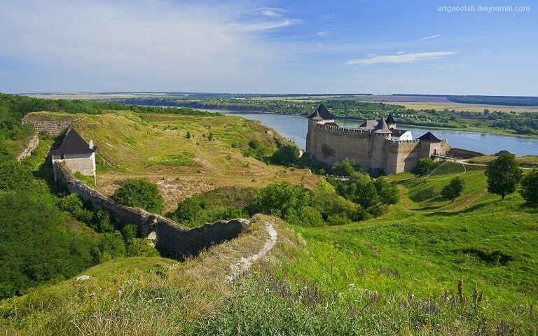 Родные края: названы самые фотографируемые места в Украине