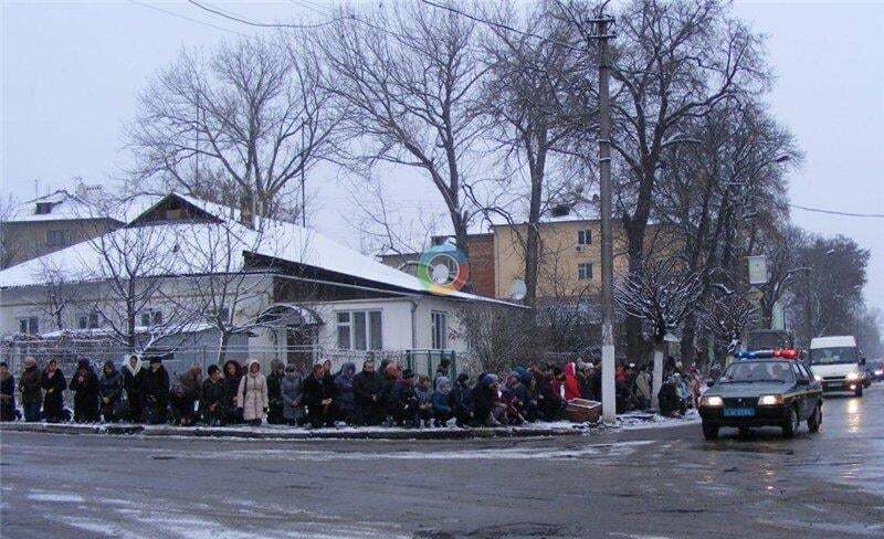 На Ивано-Франковщине погибшего бойца встречали на коленях, РГА объявила траур