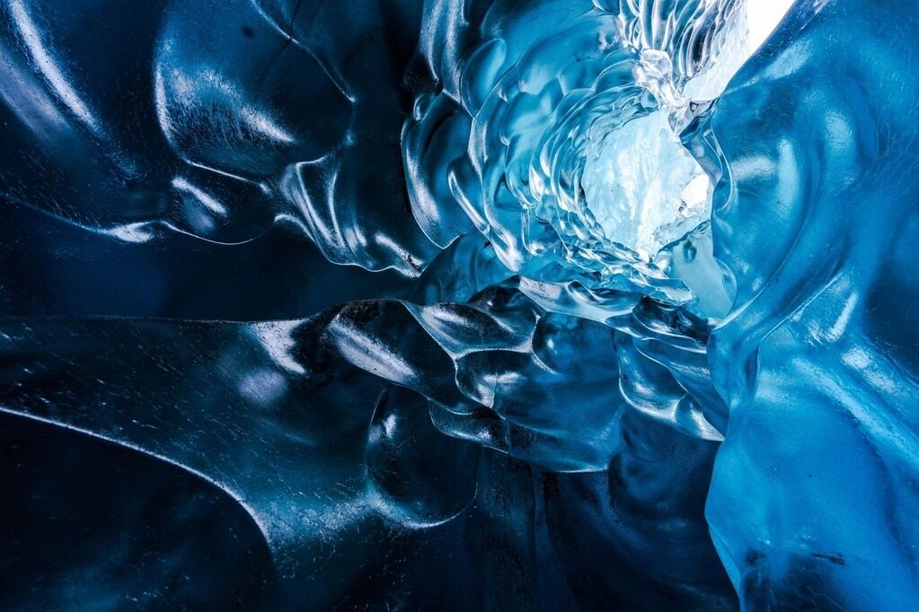 12 потрясающих видов исландских ледяных пещер 