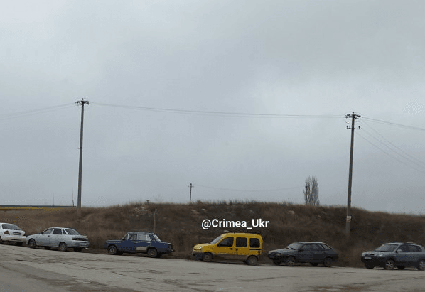 У гонитві за бензином: кримчани простоюють в черзі по 15 годин, опубліковані фото