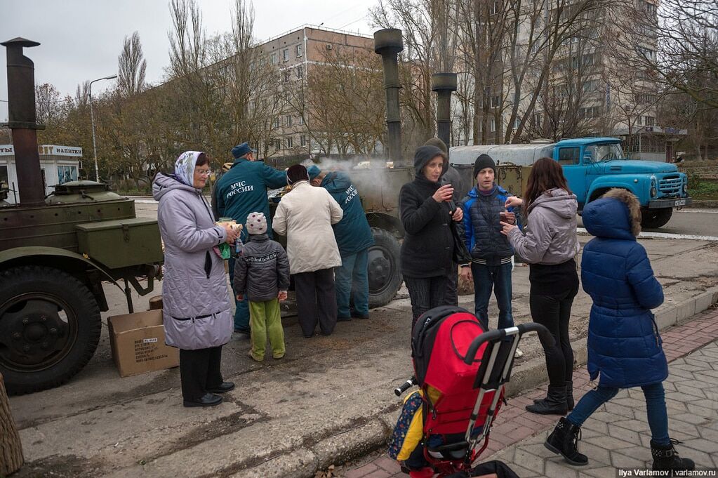 Блекаут у Криму: їжа на вогнищах і гнів на кухнях - фоторепортаж