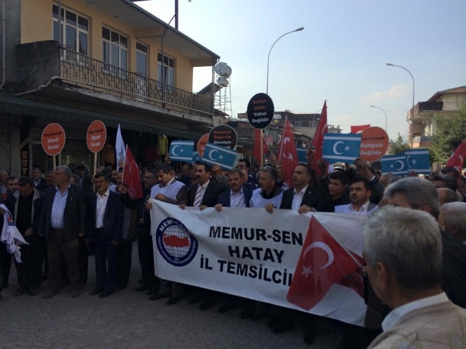 "Мы против Путина": в Турции митинговали против российской агрессии