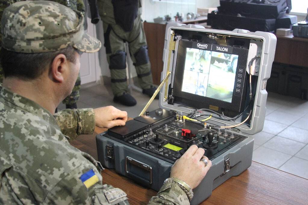 Канада прислала Украине новейшее оборудование для разминирования