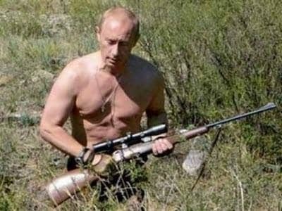 Акунин показал "пожилых подростков" с оружием, которые правят Россией