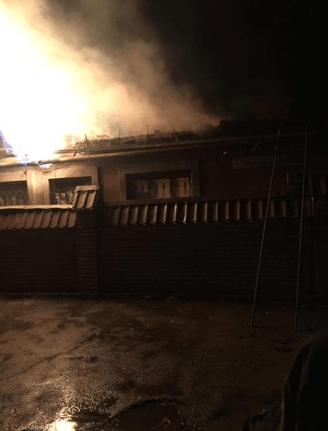 Донецк попал под обстрел: взрывы и горящие дома
