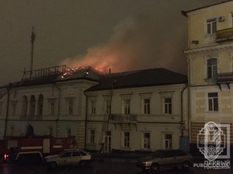 В Одесі вночі горів волонтерський центр: опубліковані фото з місця НП