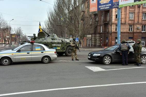 Вибори на Донбасі: на вулицях з'явилися групи швидкого реагування