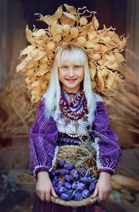 Модницам на заметку: фото неповторимых украинских национальных костюмов