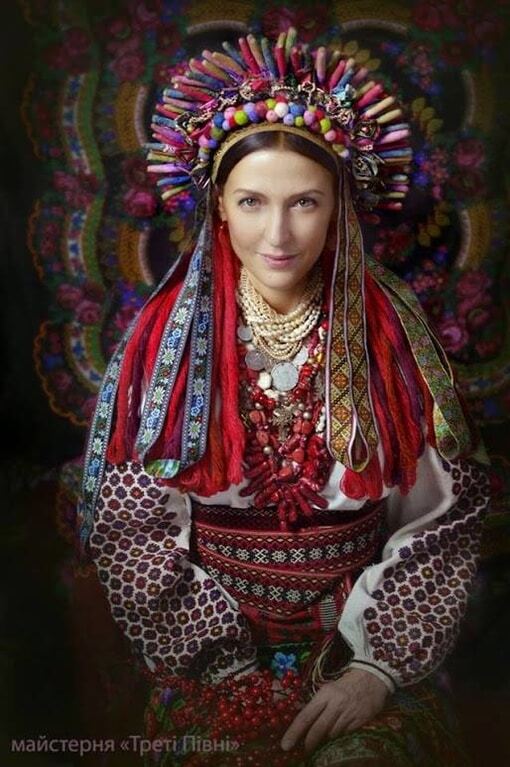Модницам на заметку: фото неповторимых украинских национальных костюмов