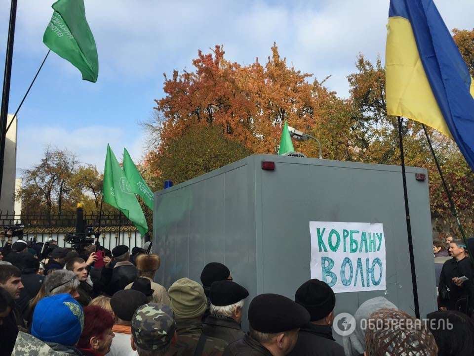 Митинг УКРОПа пришел под изолятор СБУ, к Корбану пустили адвоката