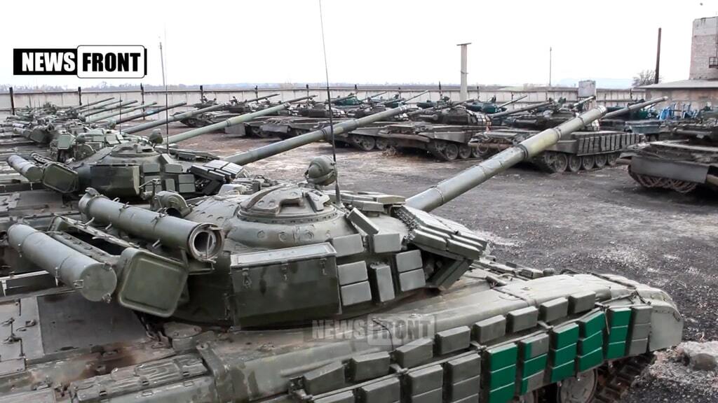 "Розфарбувати" життя луганчан: волонтери знайшли "райдужні" танки терористів
