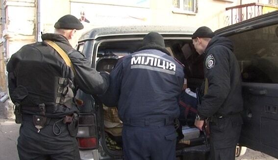 В Киеве милиция задержала авто с оружием: опубликованы фото и видео
