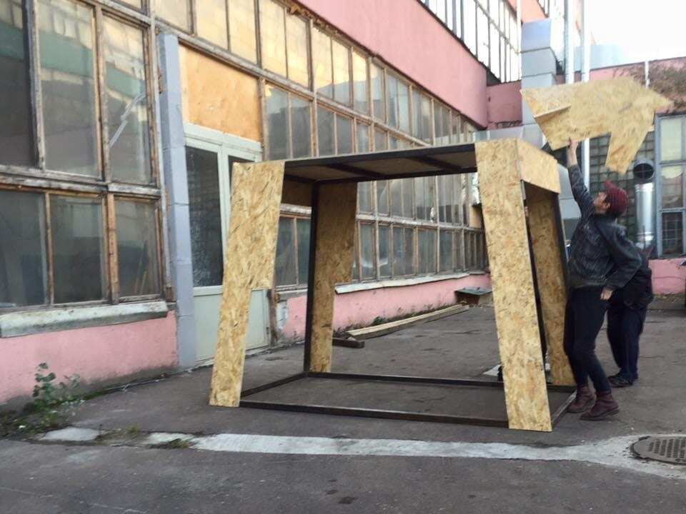Почти троянский: в Киеве появился новый арт-объект