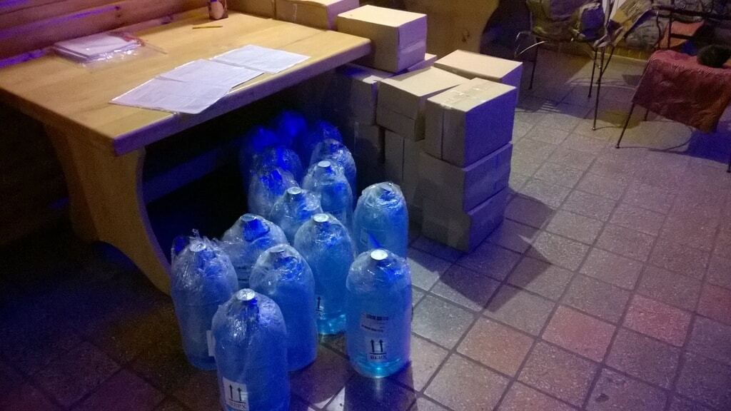 Губит людей не пиво: на Донбасс завезли сотни литров "паленой" водки