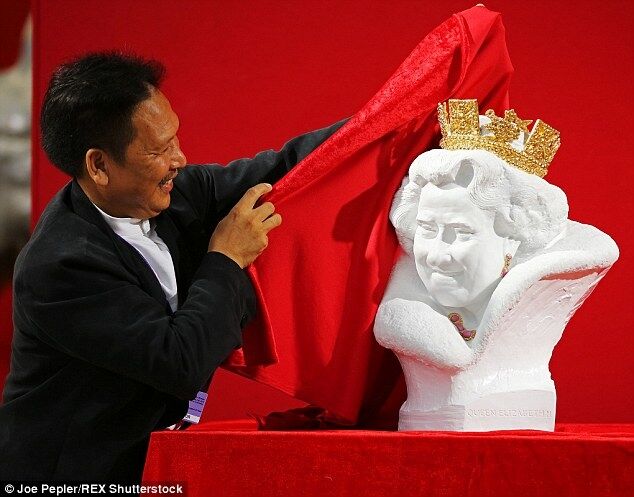 Руками китайца королева Британии превратилась в голливудского актера