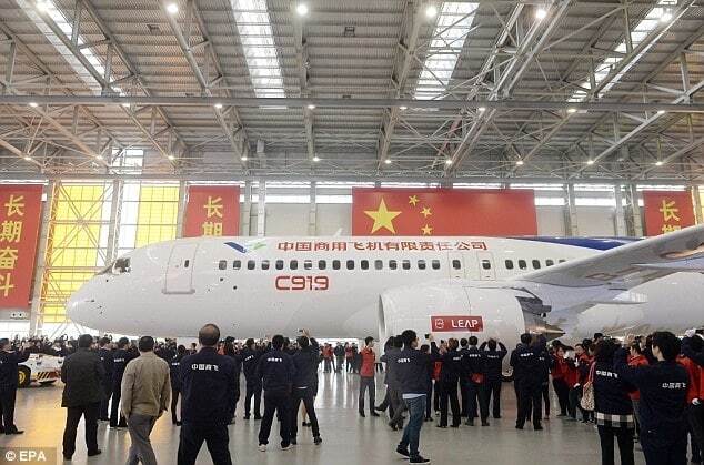 Первый пассажирский самолет Китая: как выглядит изнутри конкурент Airbus и Boeng 