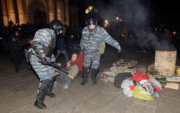 Два года назад "Беркут" жестко разогнал студентов на Майдане: как это было